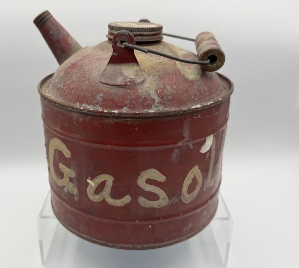 Vintage Red Metal Oil Can with Spout and Handle Gas & Oil Theme, Decor Pre-own